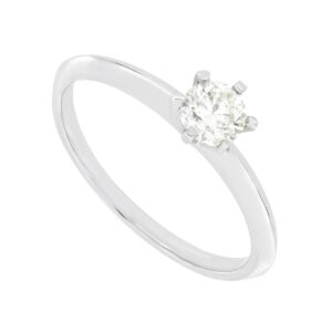Anillo de compromiso en oro blanco con diamante