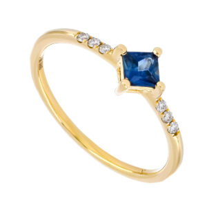 Anillo de oro amarillo con zafiro y diamantes