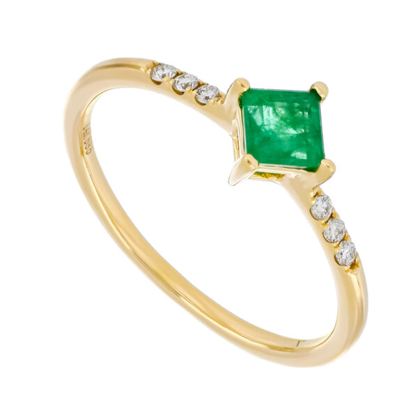 Anillo de oro amarillo con esmeralda y diamantes