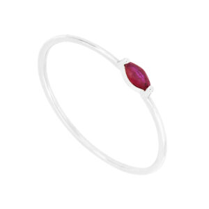 Anillo en oro blanco con rubí