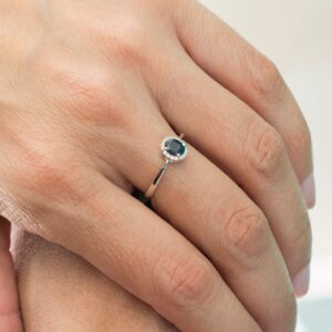 Anillo con zafiro y diamantes - Imagen 2