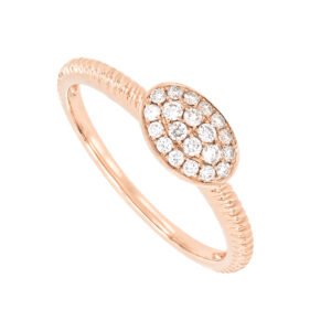 Anillo oval de oro rosa con diamantes