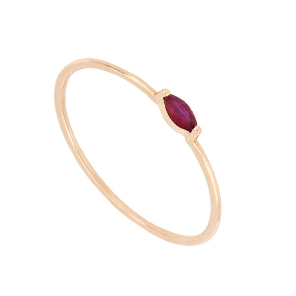Anillo en oro rosa con rubí