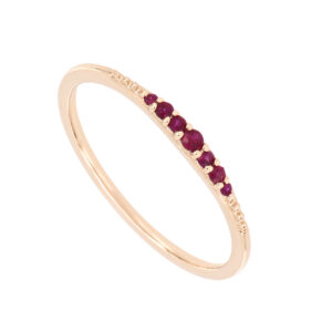 Anillo ligero de oro rosa con rubíes