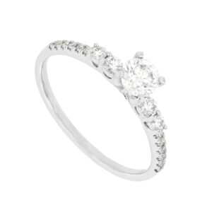 Anillo de compromiso en oro blanco con diamante