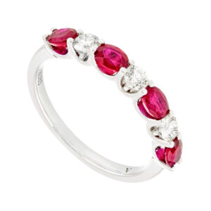 Anillo de oro blanco con rubíes y diamantes