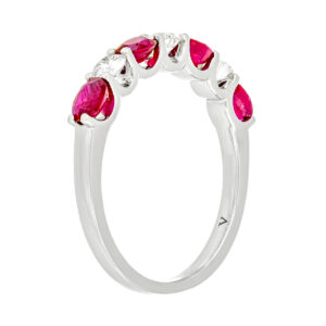 Anillo de oro blanco con rubíes y diamantes - Imagen 2