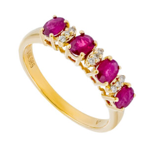 Anillo de oro amarillo con rubíes y diamantes