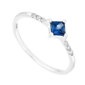 Anillo de oro blanco con zafiro y diamantes
