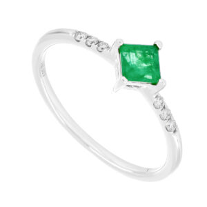 Anillo de oro blanco con esmeralda y diamantes