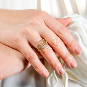 Anillo puente de oro amarillo con diamantes - Imagen 3