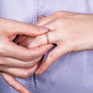 Anillo de oro blanco con diamantes - Imagen 3