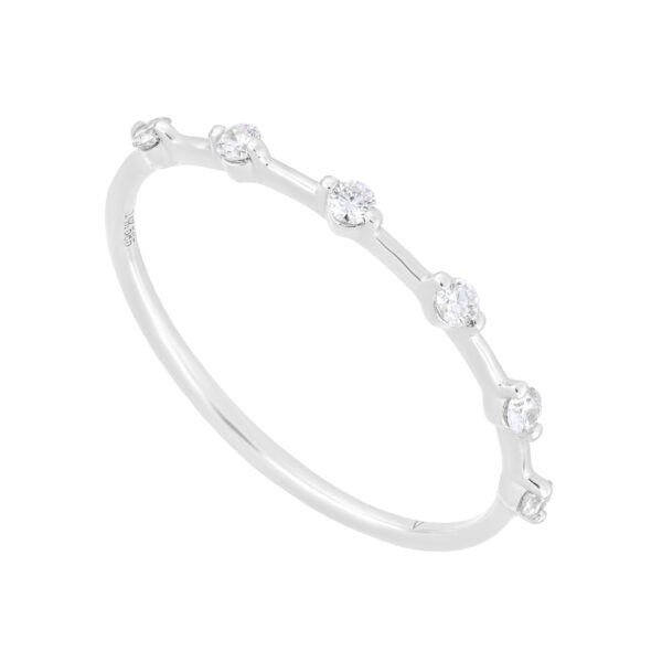 Anillo de oro blanco con diamantes
