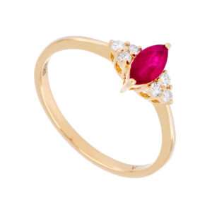 Anillo de oro amarillo con rubi y diamantes