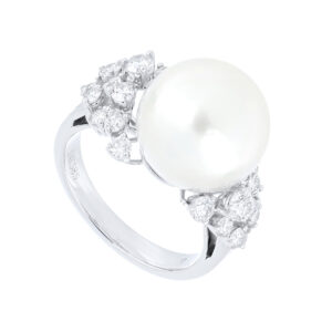 Anillo de oro blanco con diamantes y perla natural