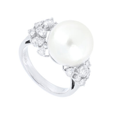 Anillo de oro blanco con diamantes y perla natural