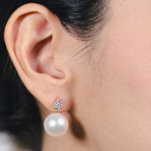 Aretes de oro amarillo con perlas y diamantes - Imagen 3