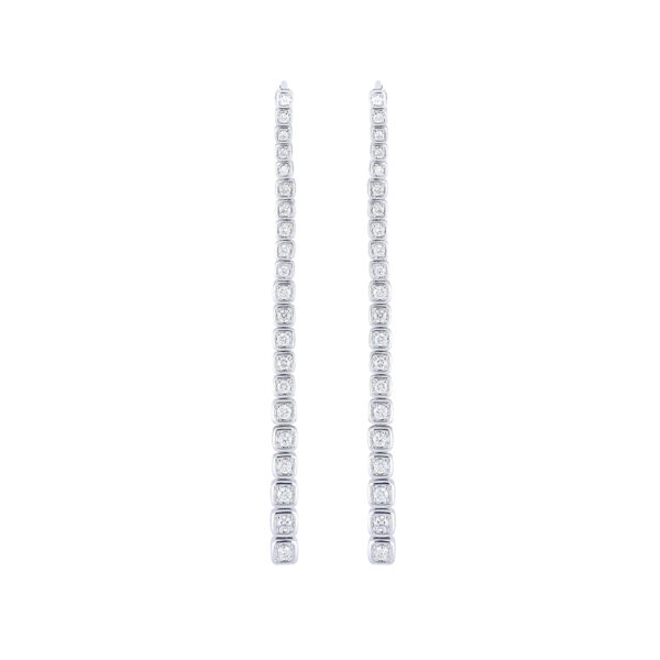 Aretes largos de oro blanco con diamantes