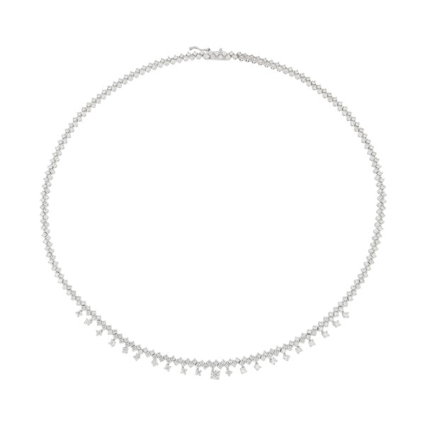 Gargantilla con diamantes.