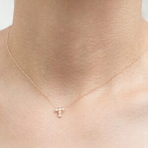 Dije cruz de oro rosa con diamantes - Imagen 2