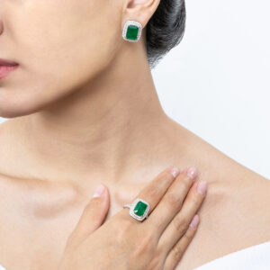 Juego de anillo y aretes de oro blanco con esmeraldas y diamantes - Imagen 3